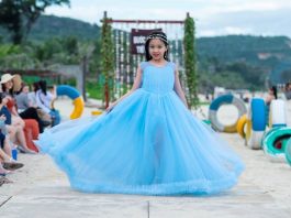 Mẫu nhí Starkids hóa nàng tiên cá sải bước tự tin trên bãi biển Mẫu nhí Starkids hóa nàng tiên cá sải bước tự tin trên bãi biển