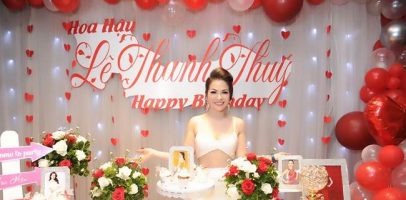 Sinh nhật ấm áp bên bạn bè của Hoa hậu Lê Thanh Thúy
