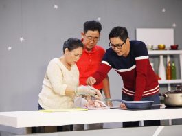 Diễn viên Ngọc Tưởng thuyết phục bố mẹ thi nấu ăn với mình 