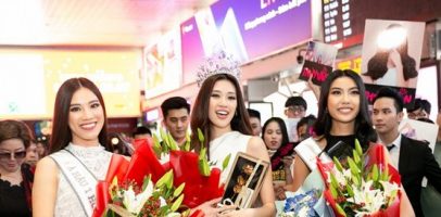 Hoa hậu Khánh Vân xúc động trước tình cảm khán giả ngày trở về Sài Gòn