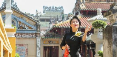 NSUT Vân Khánh đẹp kiêu sa trong áo dài Việt Hùng