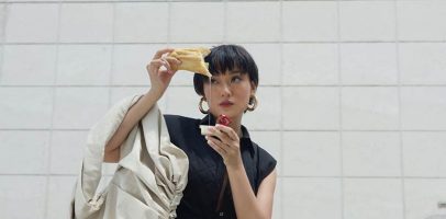 High-fashion khi đi ăn “Bánh mì” cùng Thu Anh Hồ