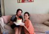 Khánh Vân vào bếp, làm bánh mừng sinh nhật mẹ