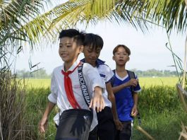 Tiến Nhỏ tung MV cover bản hit Tuổi thơ tôi