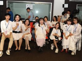 Người khuyết tật khắc hoạ nỗi đau