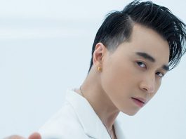 Karik nhận nút vàng
