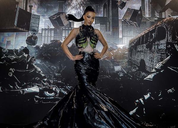 Kim Duyên diện váy tái chế của NTK Chung Thanh Phong
