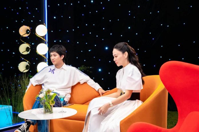 Ngay từ khi bước vào show, Mew Amazing đã bày tỏ sự ngưỡng mộ dành cho Thu Minh