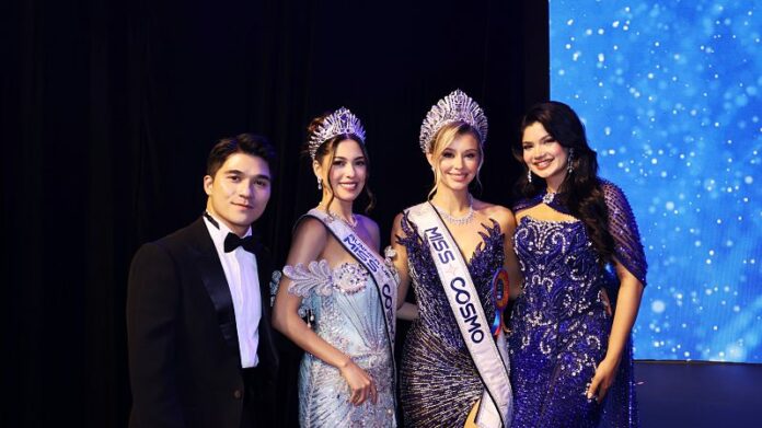 Bộ ba Miss Cosmo 2025 cùng CEO Trần Việt Bảo Hoàng trong đêm Chung kết Miss Nepal 2026